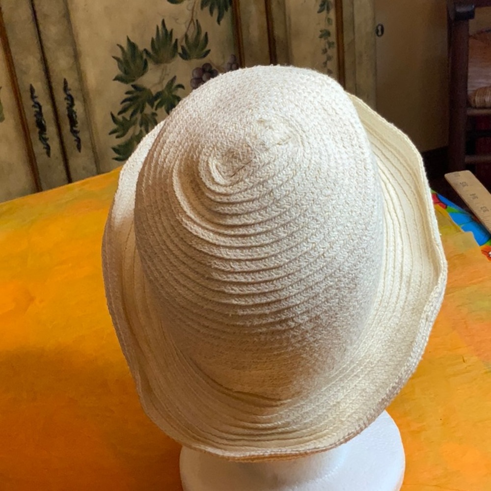 Off white hat - Picture 2 of 4